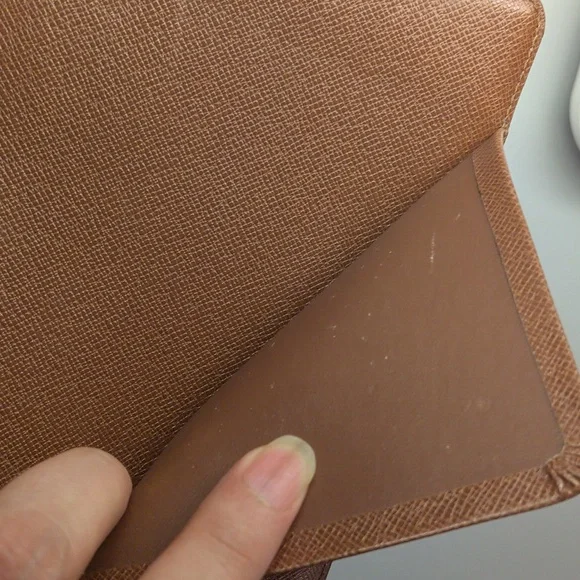 Louis Vuitton Monogram Agenda MM (Personal Size Planner/Agenda) - Picture 10 of 14